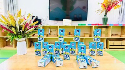 NGÀY ĐẦU TRIỂN KHAI SỮA HỌC ĐƯỜNG TẠI MẦM NON KA LONG