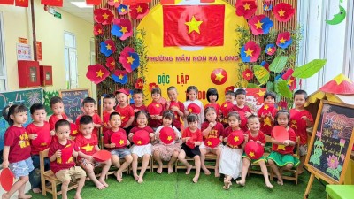 BỘ ẢNH CHÀO MỪNG NGÀY 30.4 & 1.5